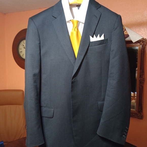 Jos A Bank Traveler Collection 2Btn/2Vent Gray Suits 44XL W38 Ins 34.5 (19) - Picture 3 of 11